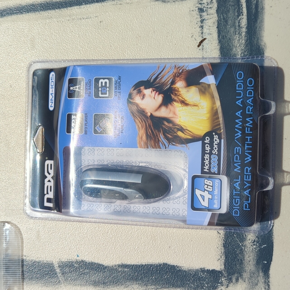 Digital MP3 Audio player with FM radio. 4GB holds 2000 songs. Brand New